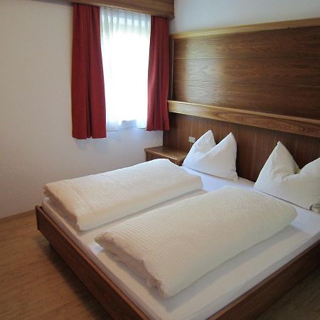 Aparthotel Garni Haus Hubertus Mals Buitenkant foto
