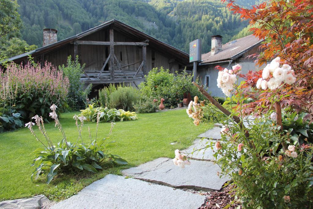 Aparthotel Garni Haus Hubertus Mals Buitenkant foto