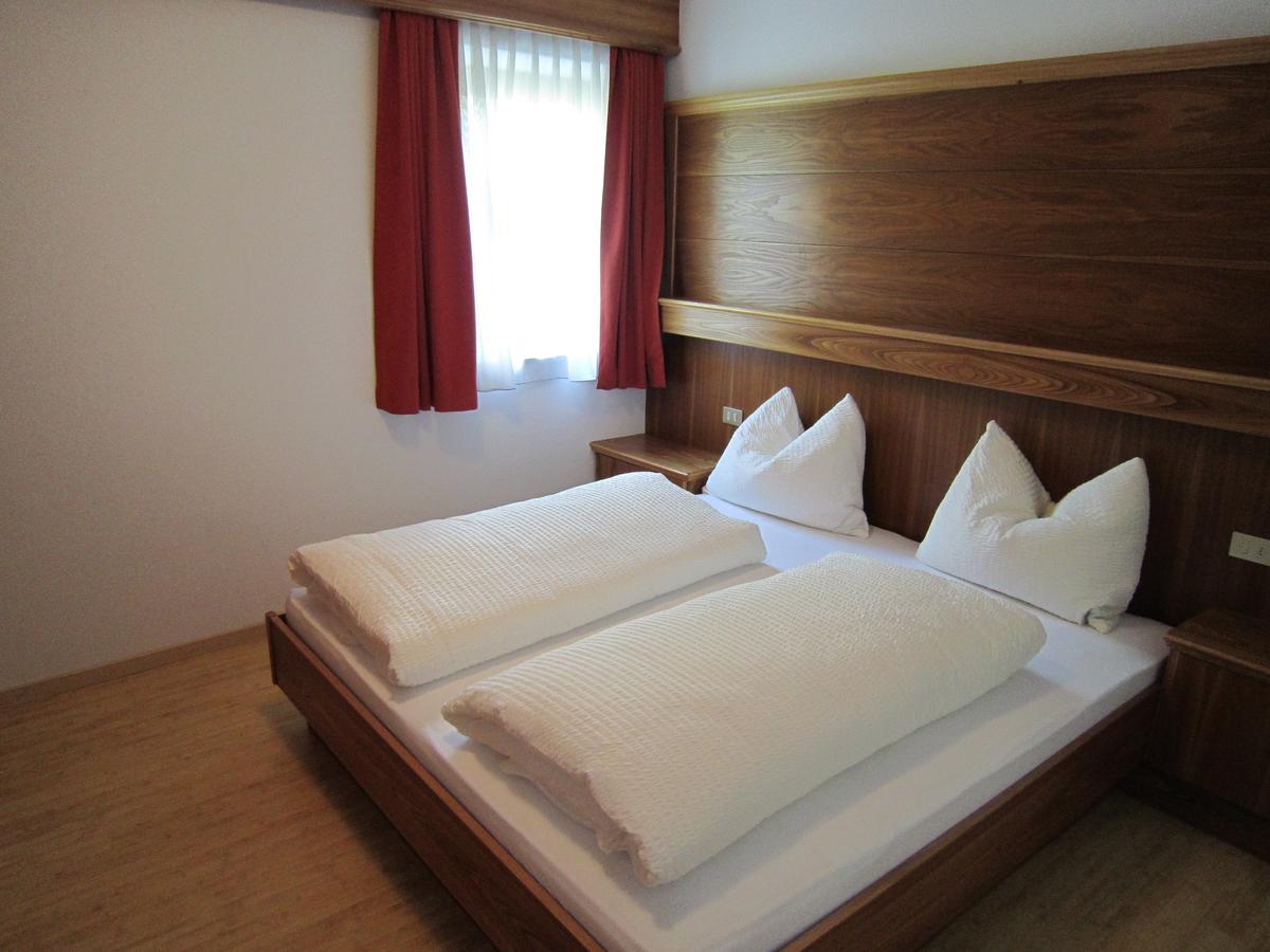 Aparthotel Garni Haus Hubertus Mals Buitenkant foto