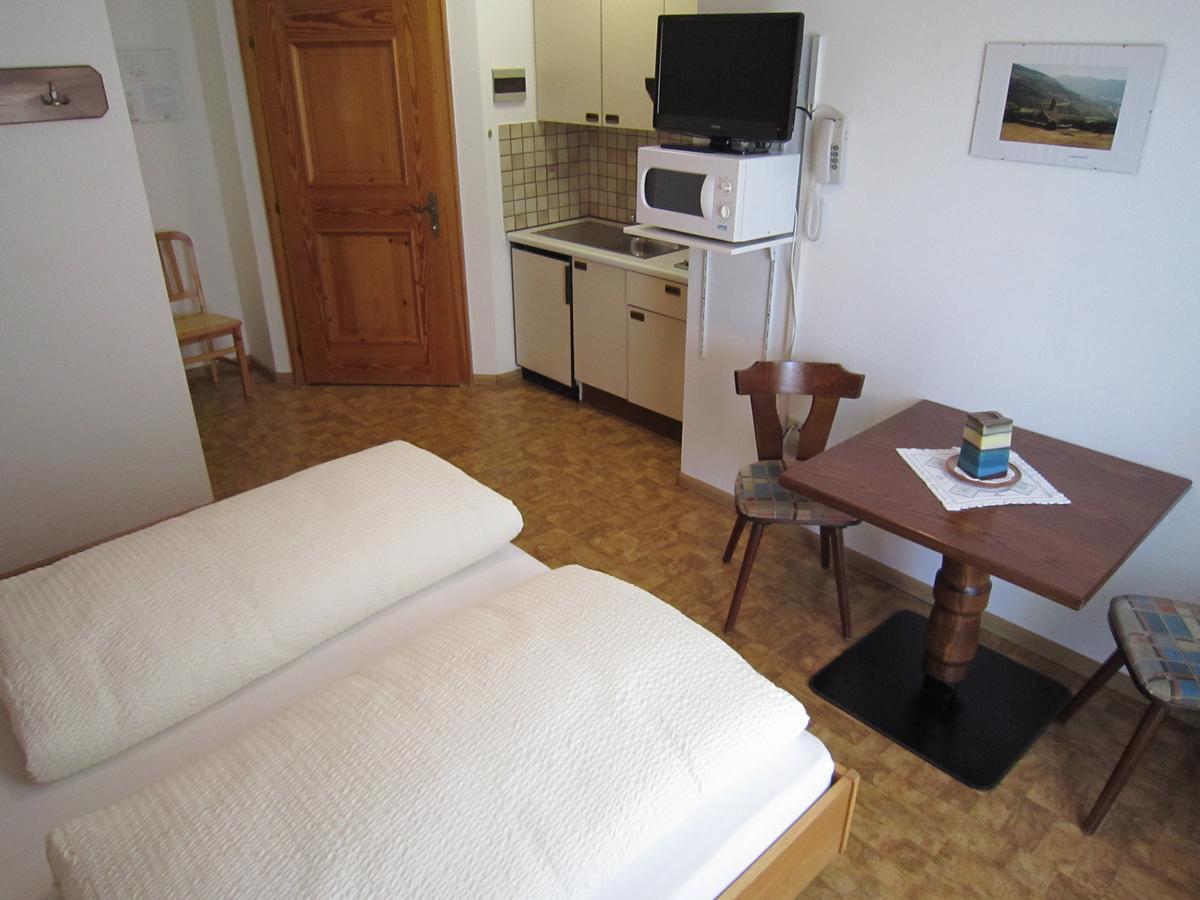 Aparthotel Garni Haus Hubertus Mals Buitenkant foto