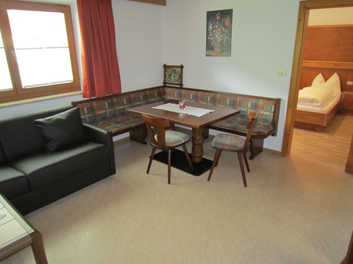 Aparthotel Garni Haus Hubertus Mals Buitenkant foto