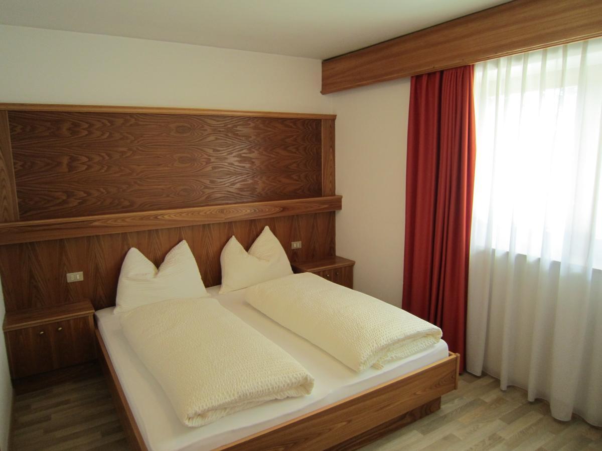 Aparthotel Garni Haus Hubertus Mals Buitenkant foto