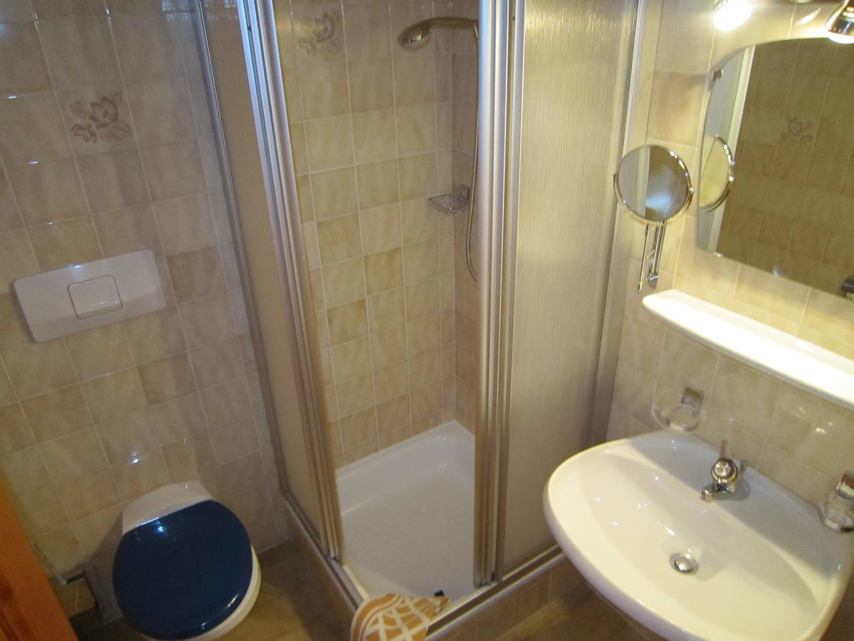 Aparthotel Garni Haus Hubertus Mals Buitenkant foto