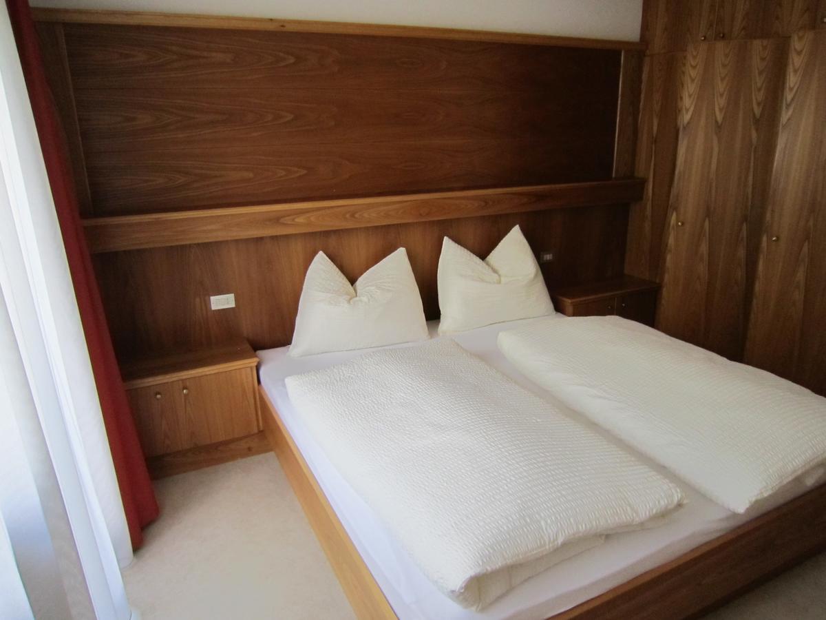 Aparthotel Garni Haus Hubertus Mals Buitenkant foto